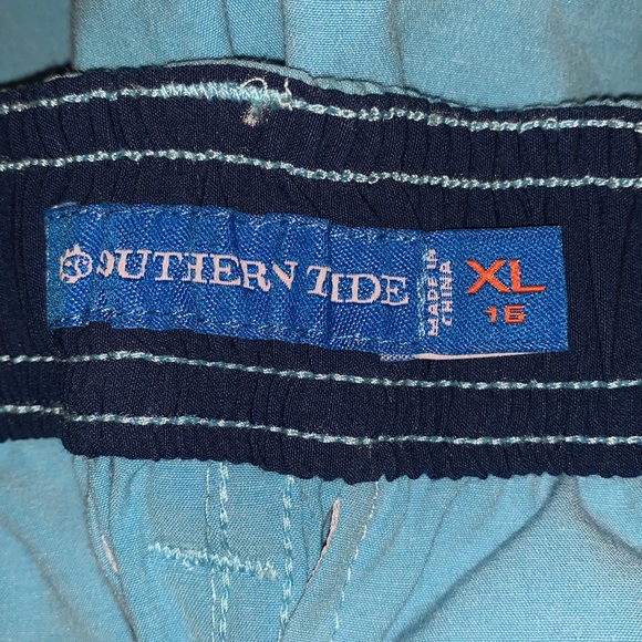 Southern Tide Shorts - Picture 3 of 8